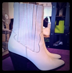 White cowboy boots Aldo 8.5